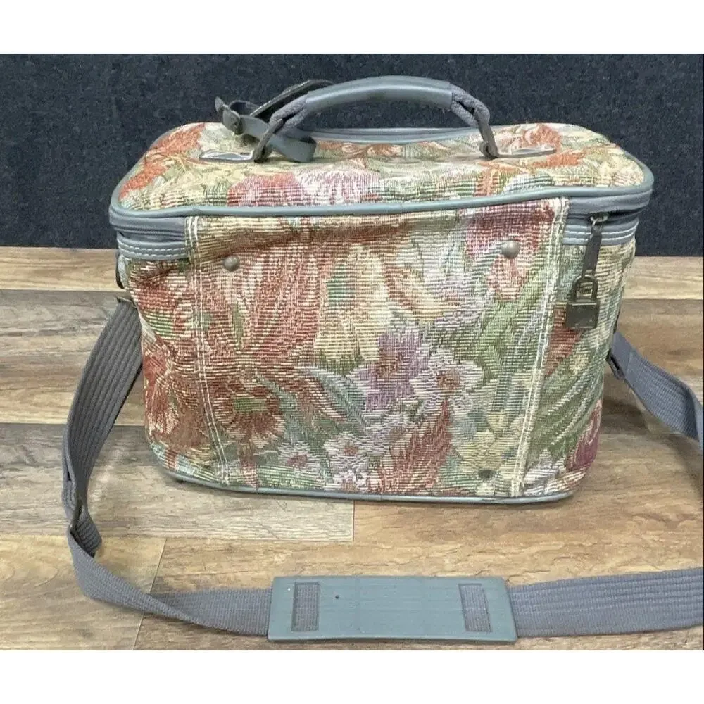 2 VINTAGE EUC LEISURE LUGGAGE BLUE TAPESTRY CARRYON BAG